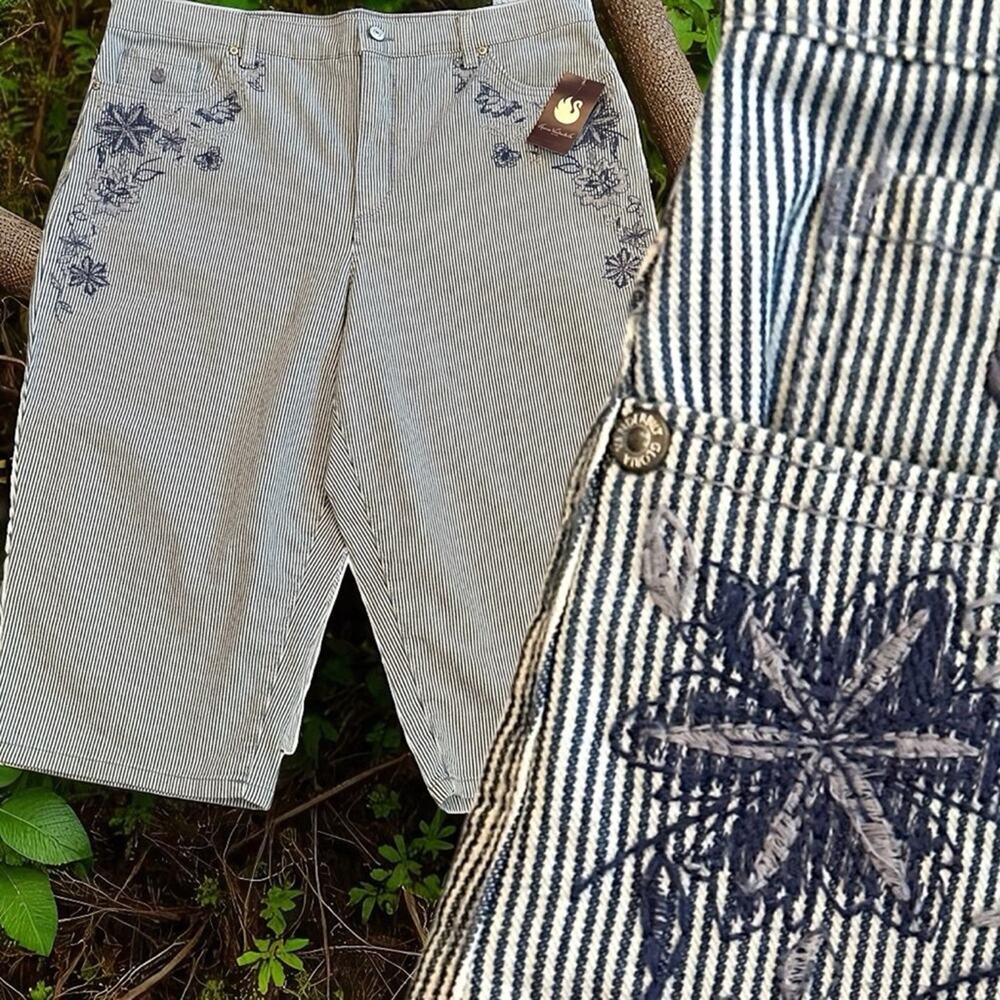 Gloria Vanderbilt NWT High Rise Blue Striped Embroidered Floral Shorts Size 16